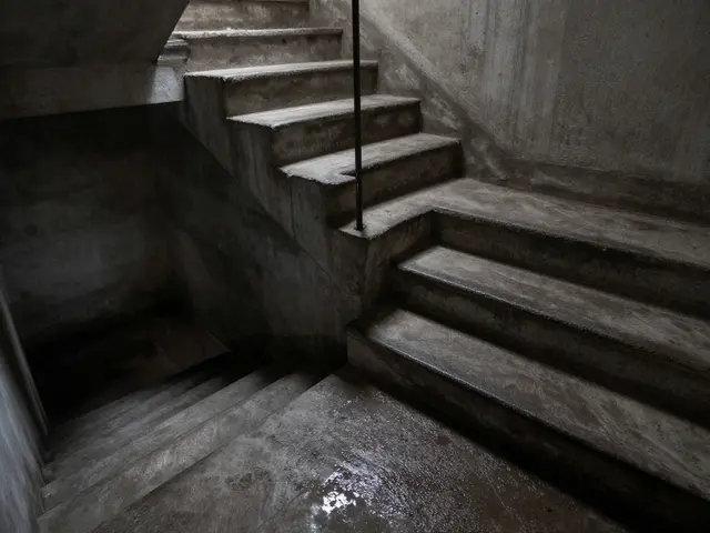 Kellertreppe sanieren: So machen Sie Ihre Treppe rutschfest und sicher